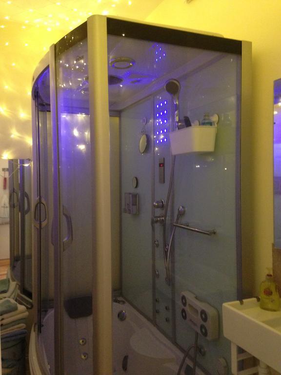 Two Top Central Beach Studios - Also Separate Spa Cabin And Watersports Brighton Номер фото